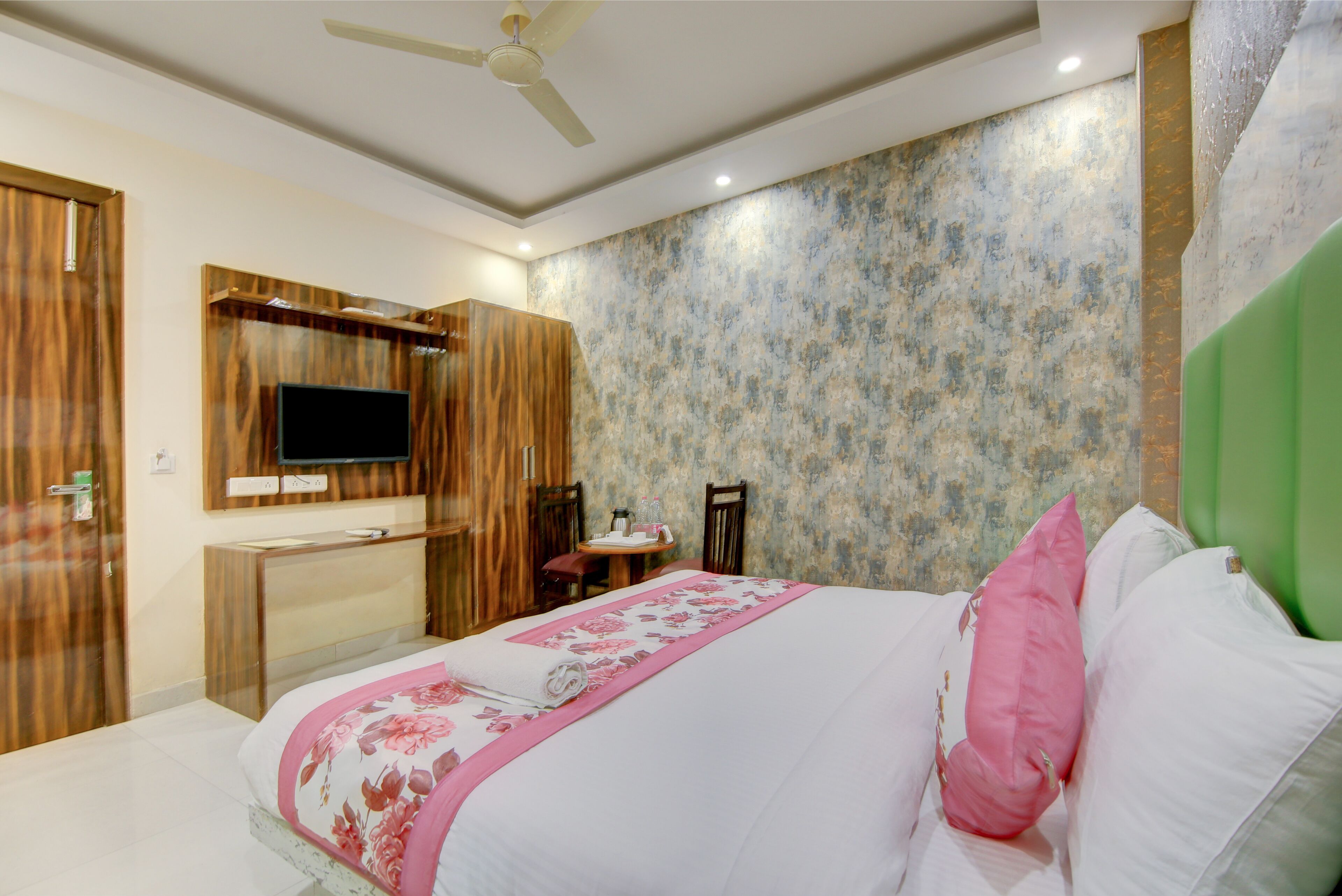 Hotel Smart Signature