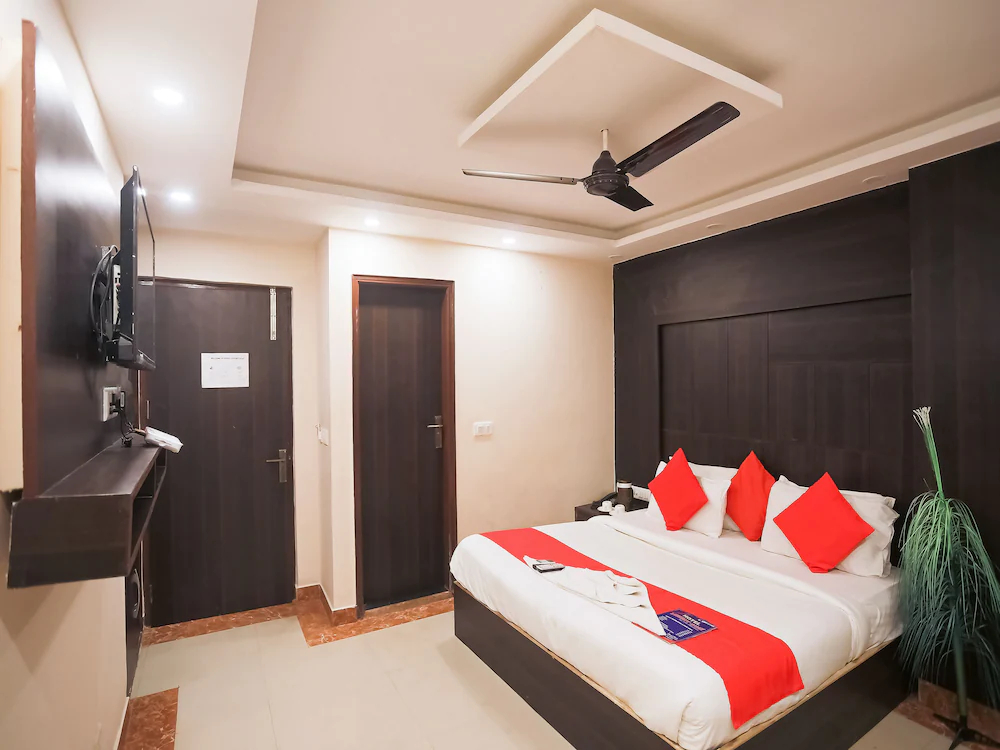 Capital O 47820 Luxury Stay