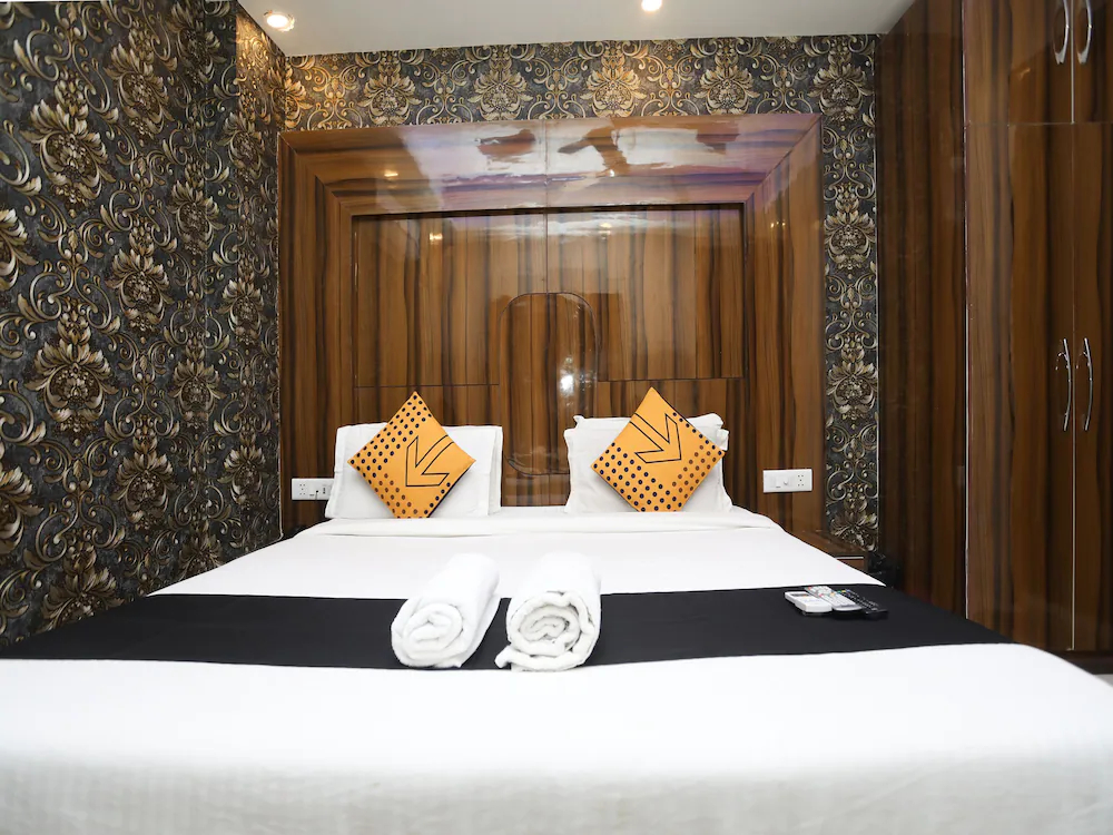 Capital O 47820 Luxury Stay