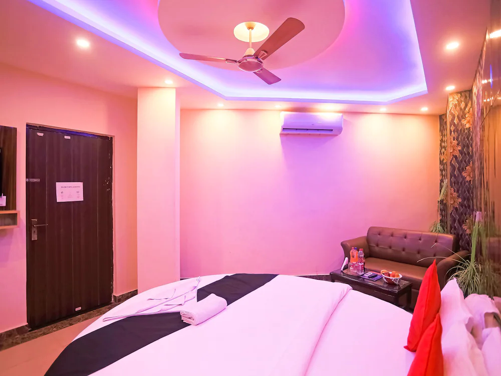 Capital O 47820 Luxury Stay