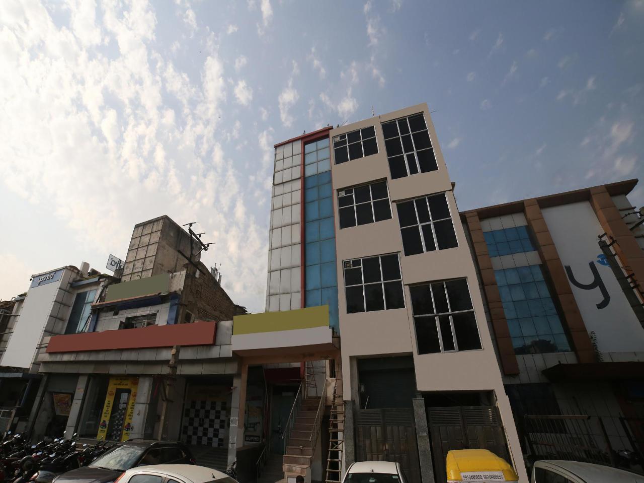 Hotel West Delhi Inn by OYO Rooms