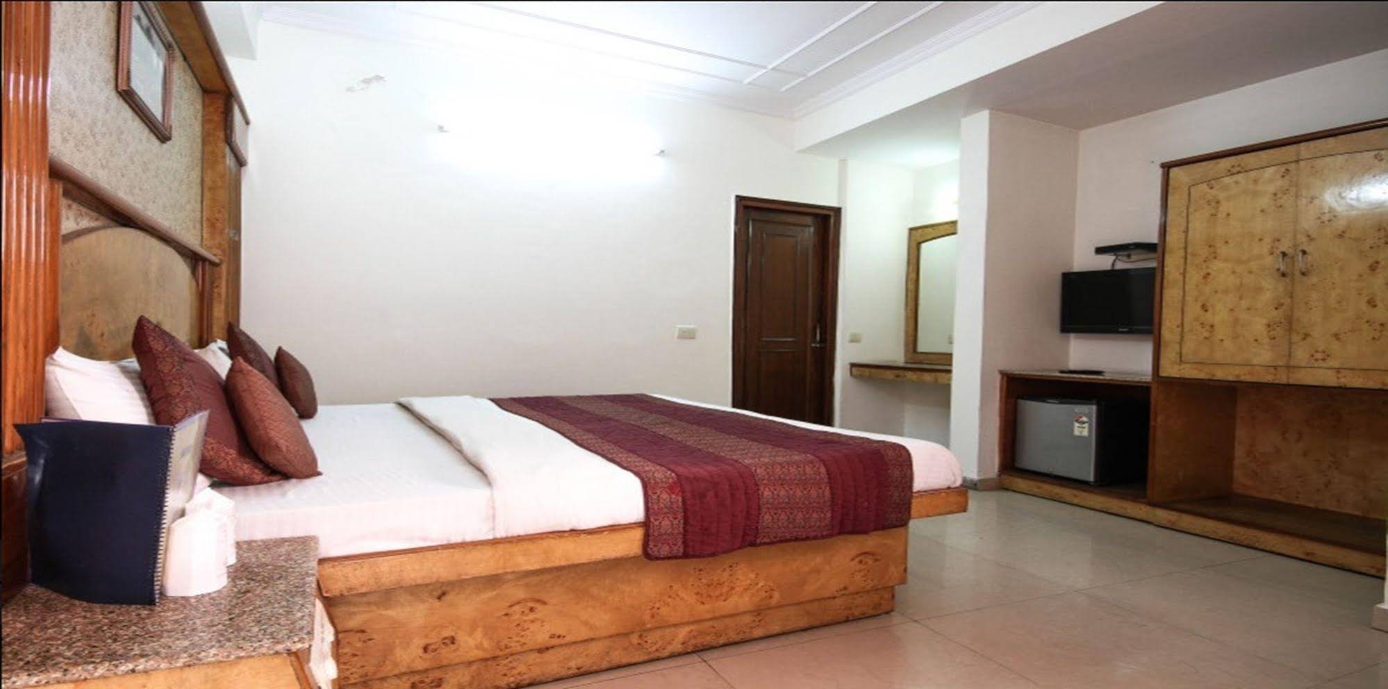 Hotel Yuvraj Deluxe