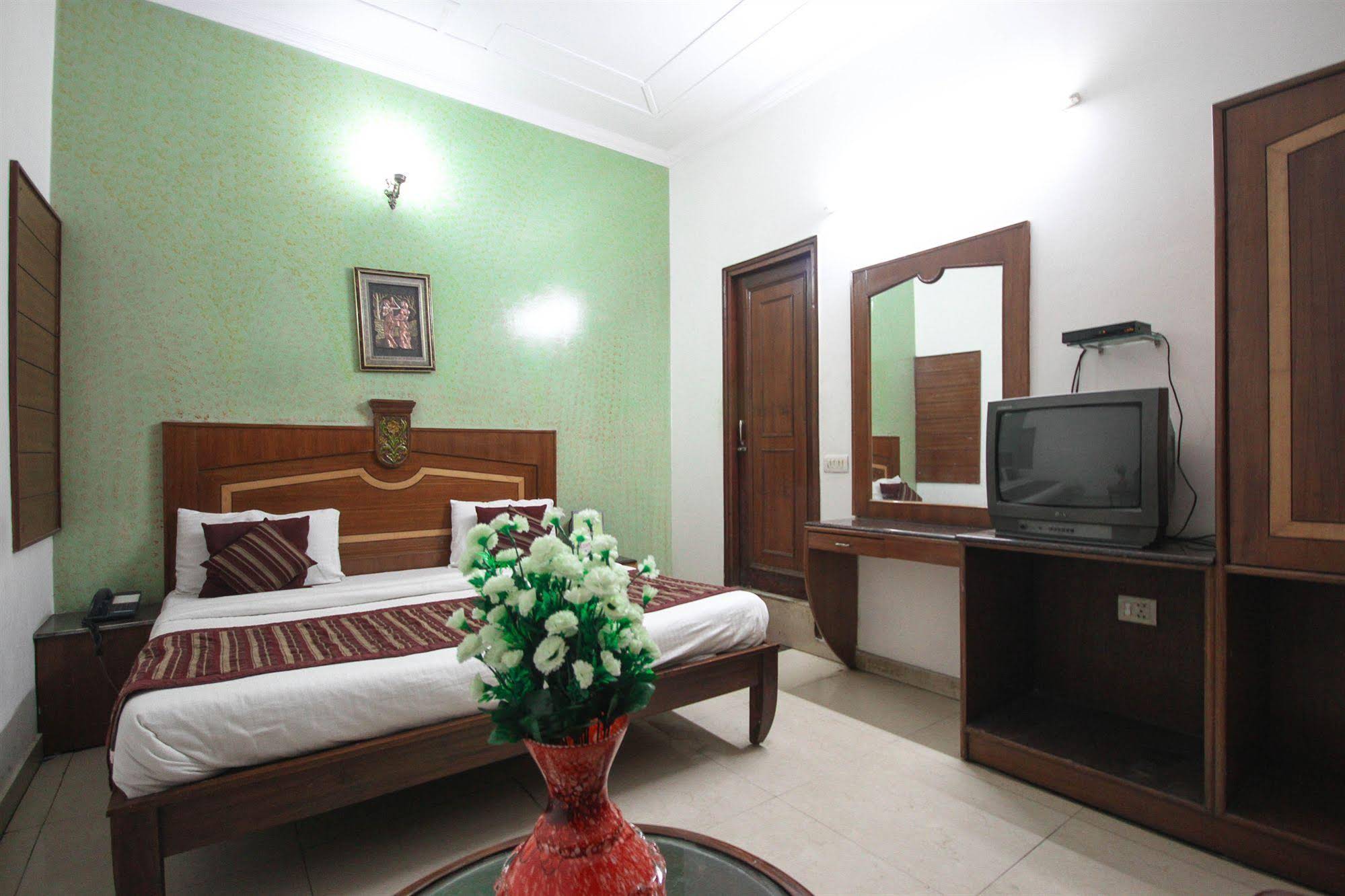 Hotel Yuvraj Deluxe
