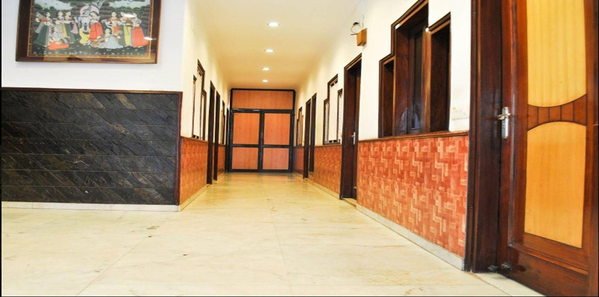 Hotel Yuvraj Deluxe
