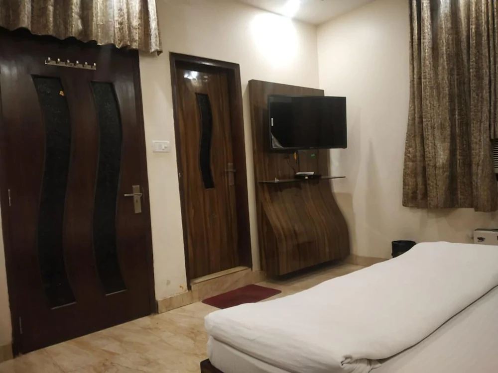 Hotel Indo Continental by ADB Rooms
