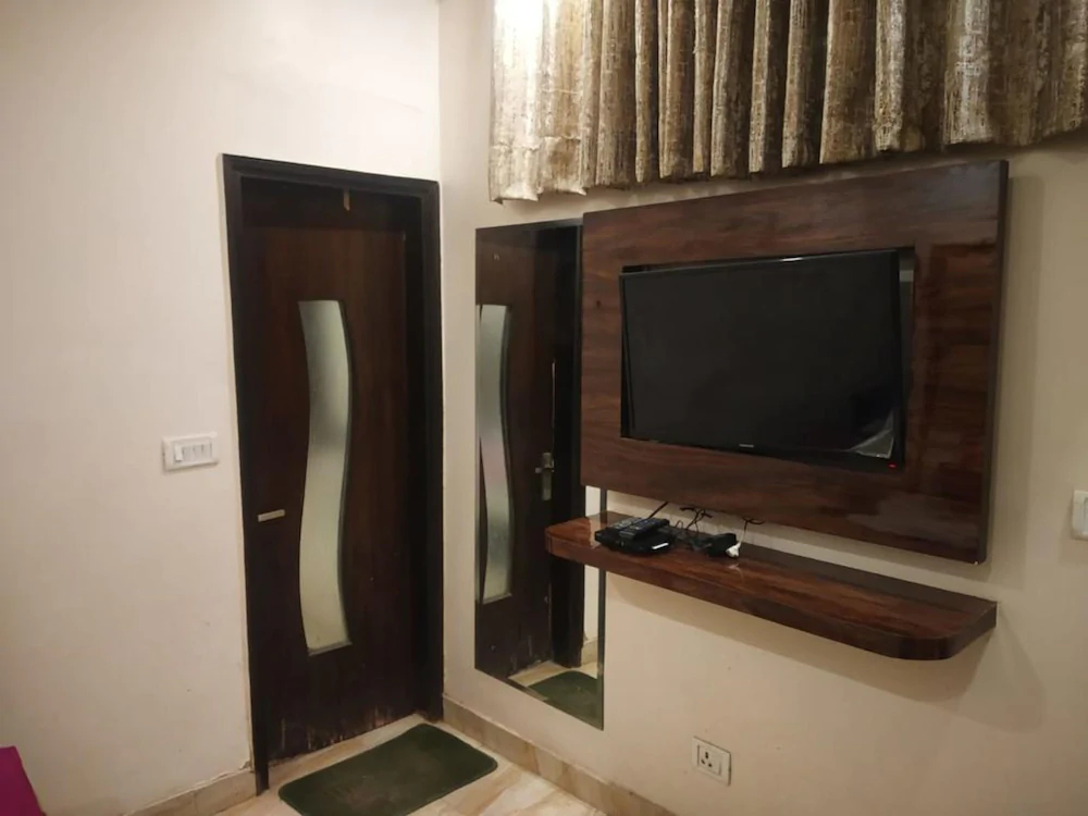 Hotel Indo Continental by ADB Rooms