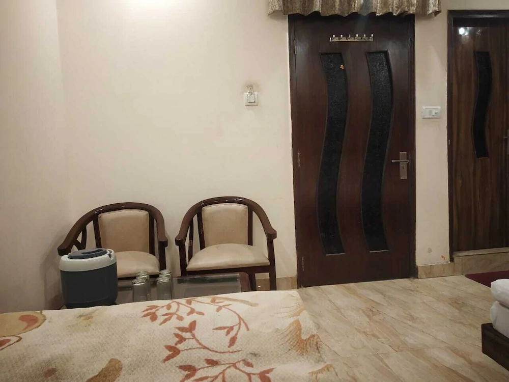 Hotel Indo Continental by ADB Rooms