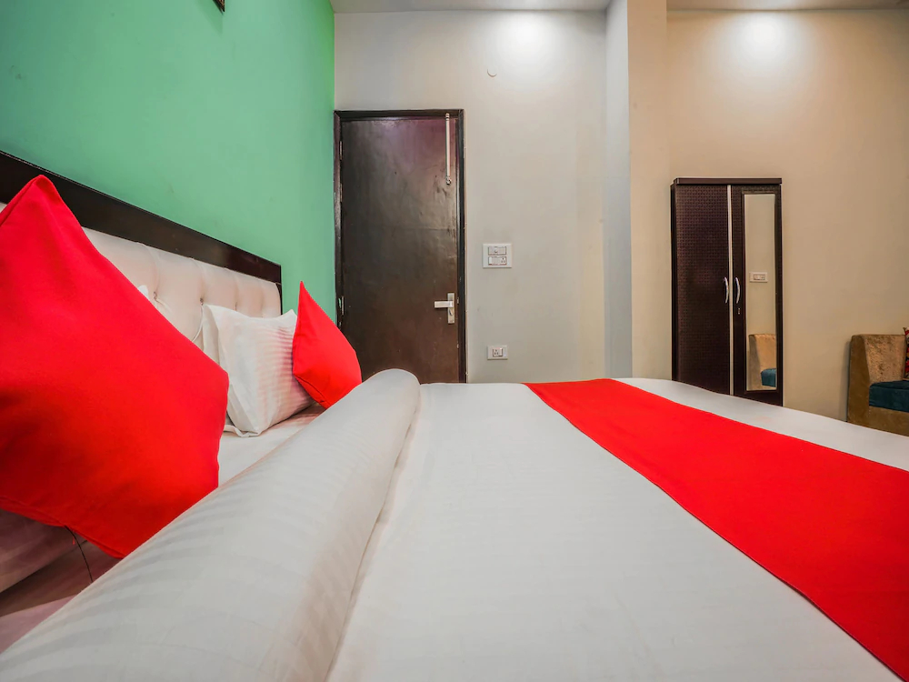 Janak Residency By OYO Rooms