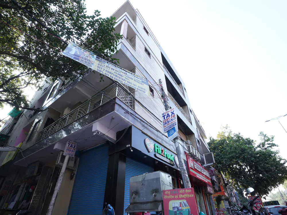 Janak Residency By OYO Rooms