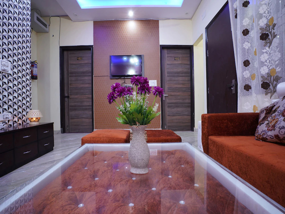 Janak Residency By OYO Rooms