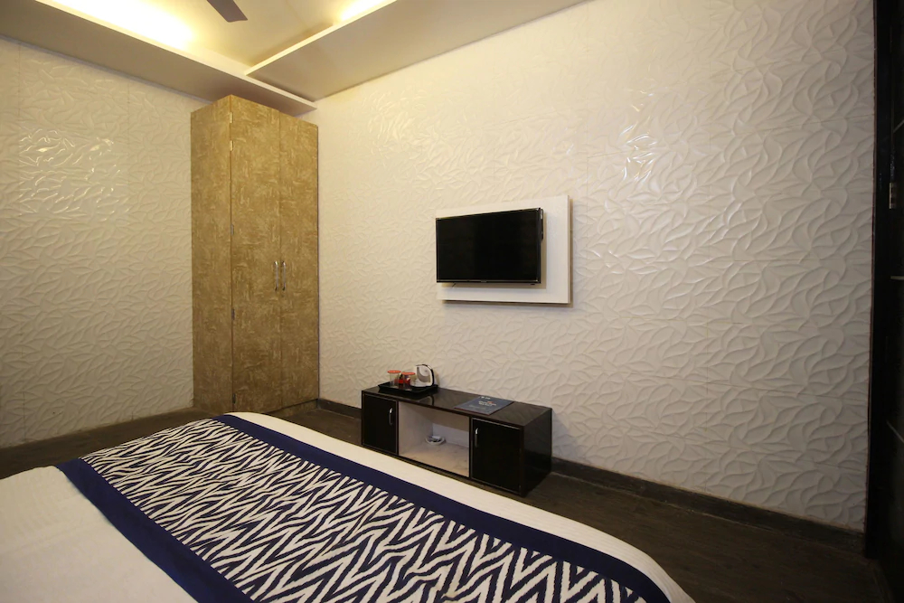 JK Hotel By OYO Rooms