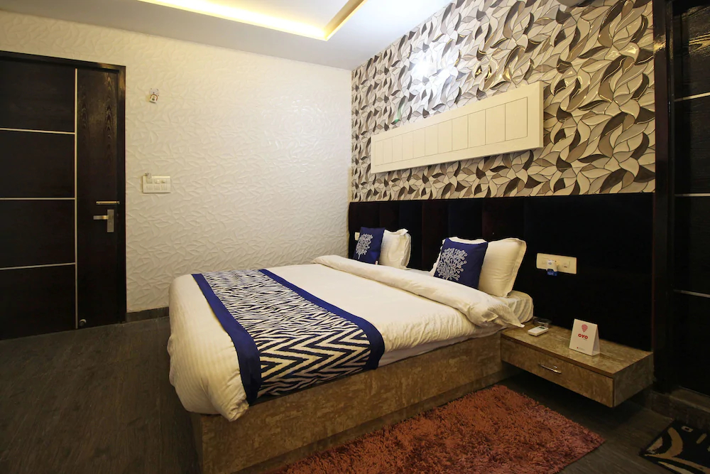 JK Hotel By OYO Rooms