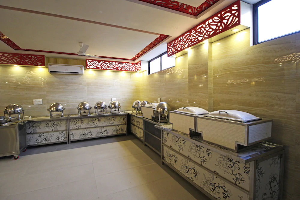 JK Hotel By OYO Rooms