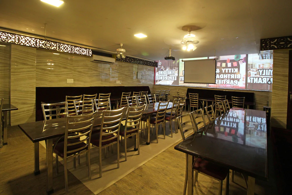 JK Hotel By OYO Rooms