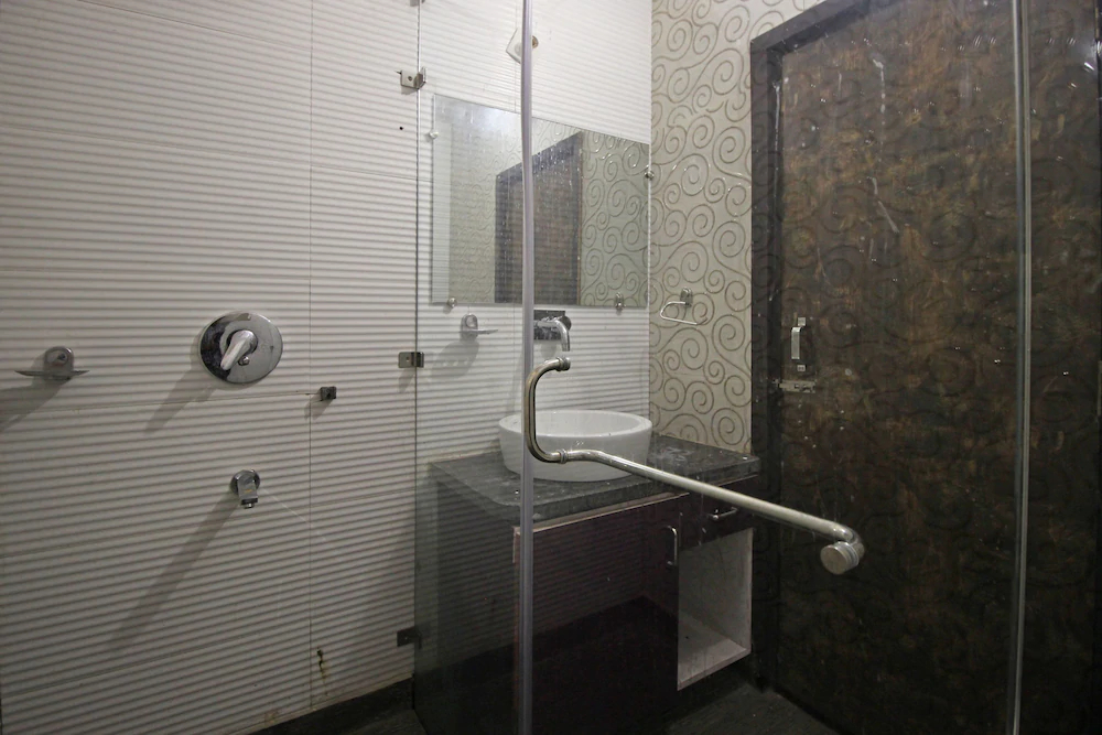 JK Hotel By OYO Rooms