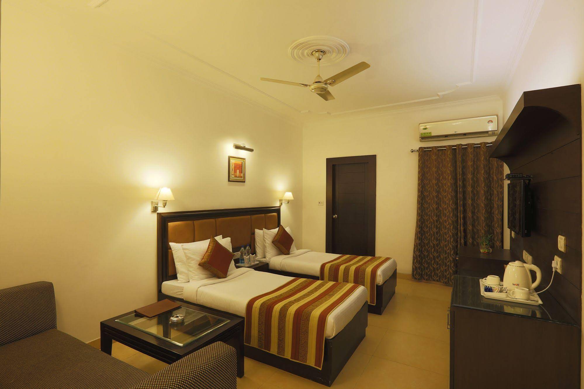 La Sapphire Hotel
