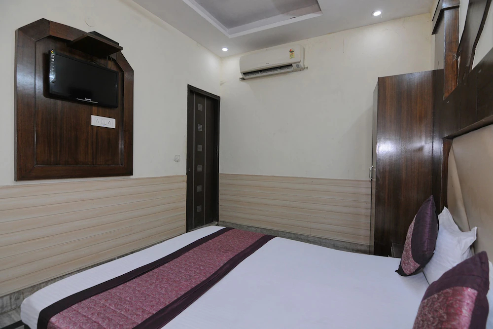 Lord Krishna Hotel Dx. Inn by OYO Rooms