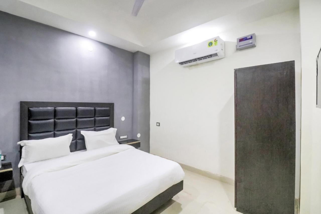 Mahavir Enclave by OYO Rooms