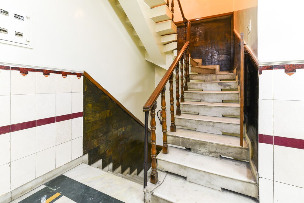 Maya Palace By OYO Rooms