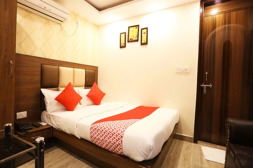 Mona Regency Hotel And Banquets by OYO Rooms