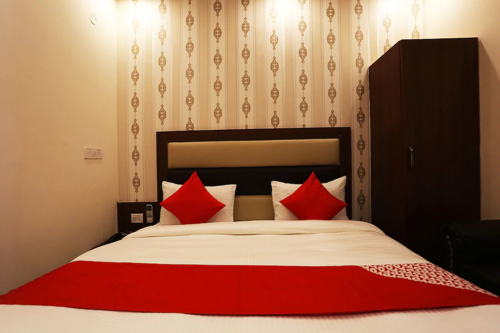 Mona Regency Hotel And Banquets by OYO Rooms