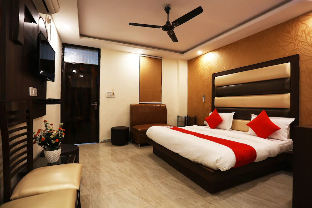 Mona Regency Hotel And Banquets by OYO Rooms