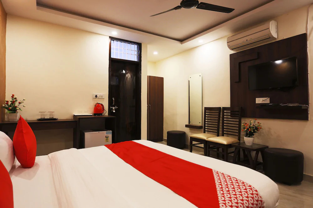 Mona Regency Hotel And Banquets by OYO Rooms