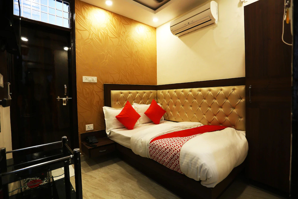 Mona Regency Hotel And Banquets by OYO Rooms
