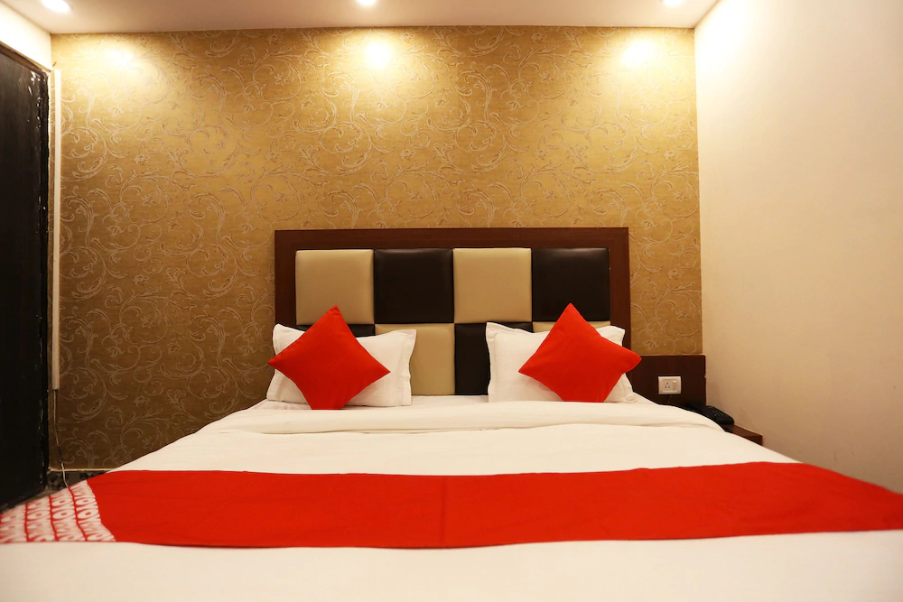 Mona Regency Hotel And Banquets by OYO Rooms