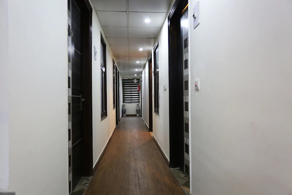 Mona Regency Hotel And Banquets by OYO Rooms