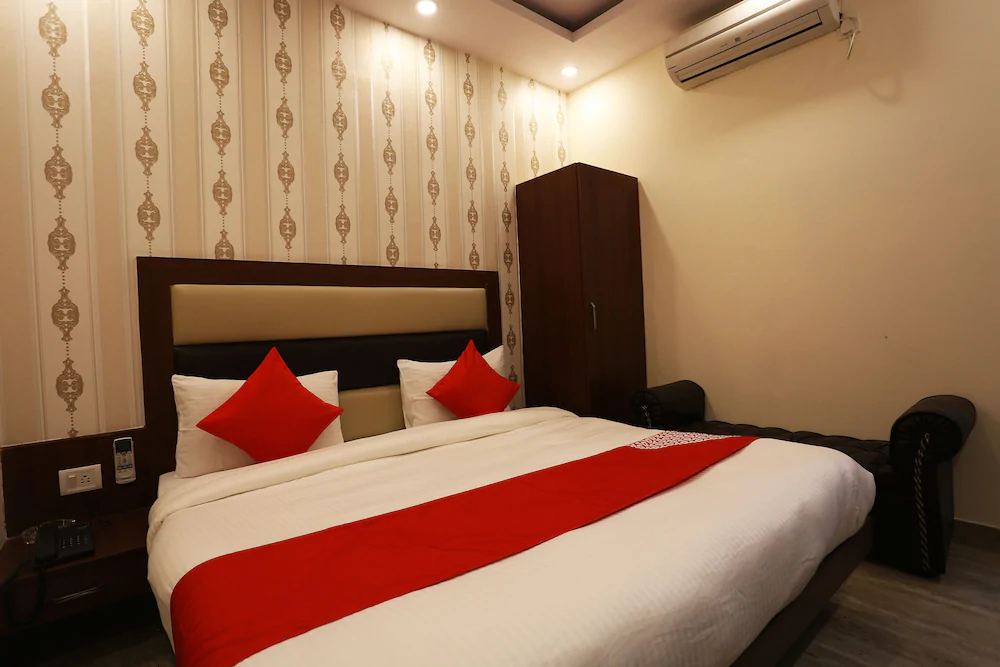 Mona Regency Hotel And Banquets by OYO Rooms