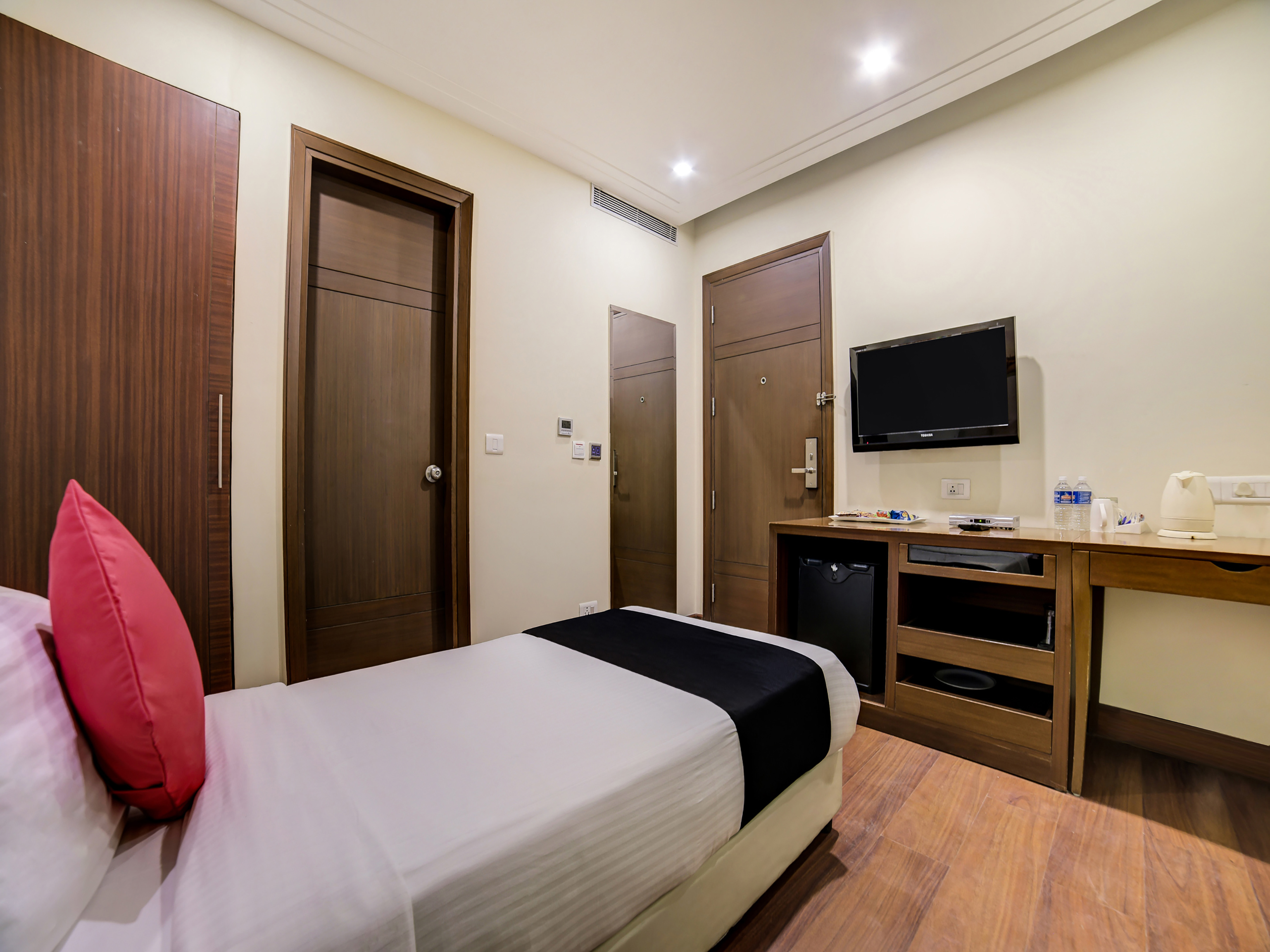 New Haven Hotel Greater Kailash by OYO