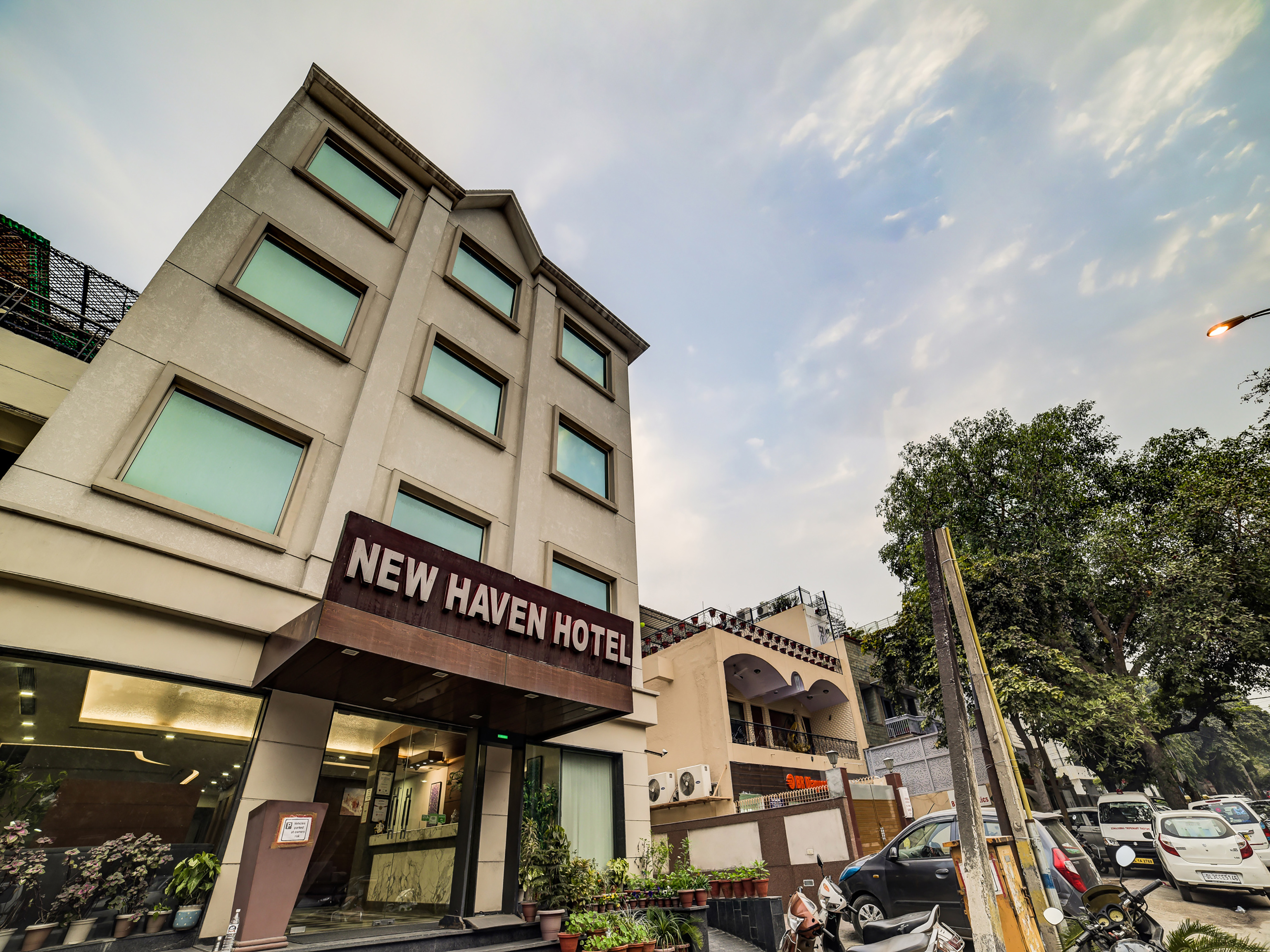 New Haven Hotel Greater Kailash by OYO