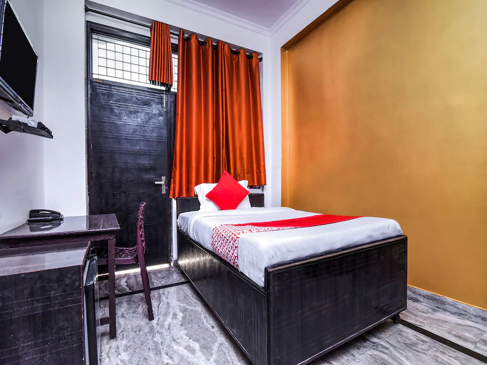 OYO 22321 Nitin Palace Guest House
