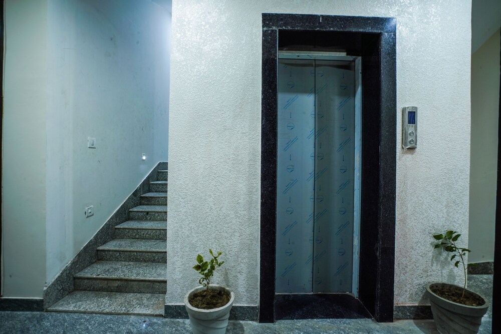 OYO 23299 Hotel Royal Orbit