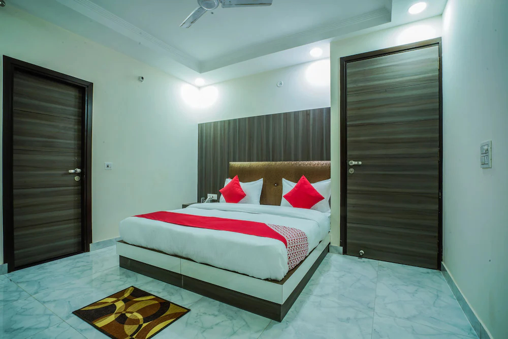OYO 23299 Hotel Royal Orbit