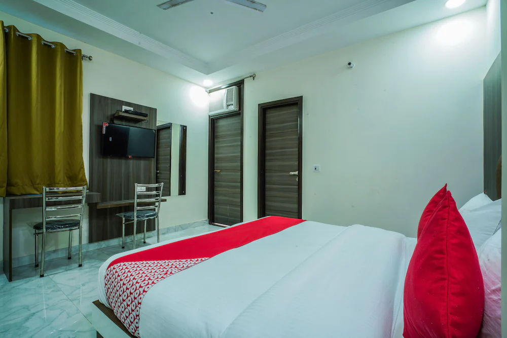OYO 23299 Hotel Royal Orbit