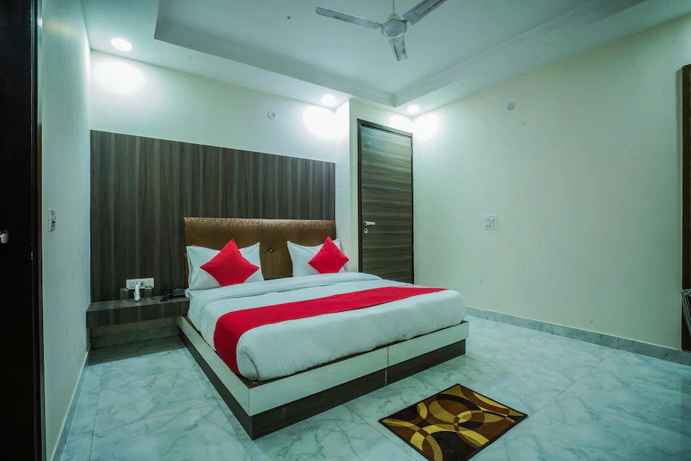 OYO 23299 Hotel Royal Orbit