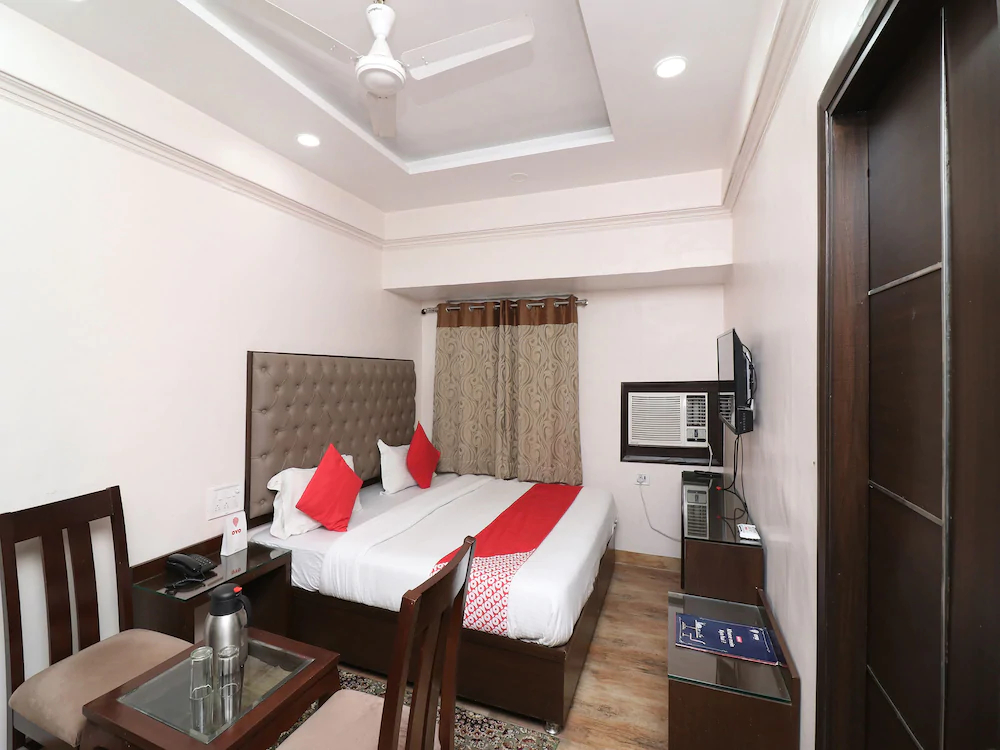 OYO 27802 Hotel Boom Room