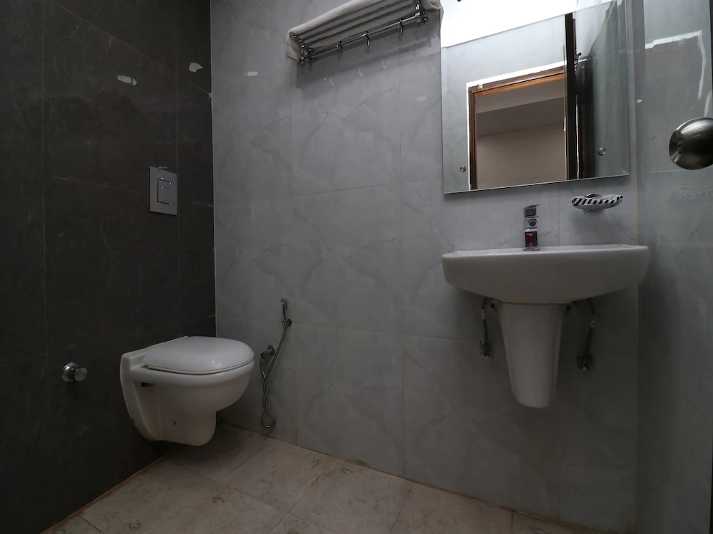 OYO 27802 Hotel Boom Room