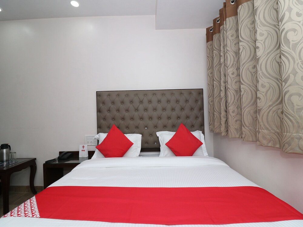 OYO 27802 Hotel Boom Room