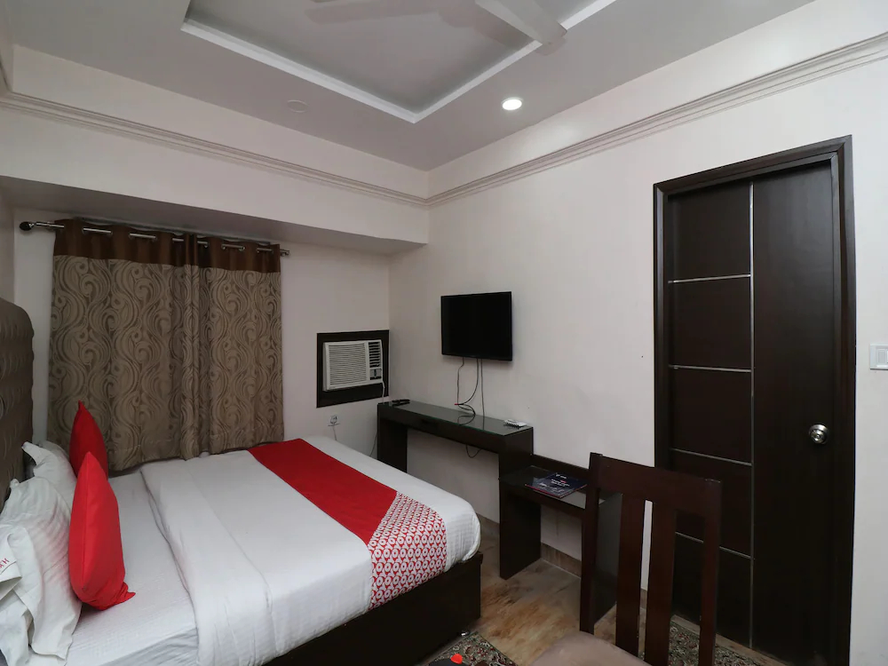 OYO 27802 Hotel Boom Room