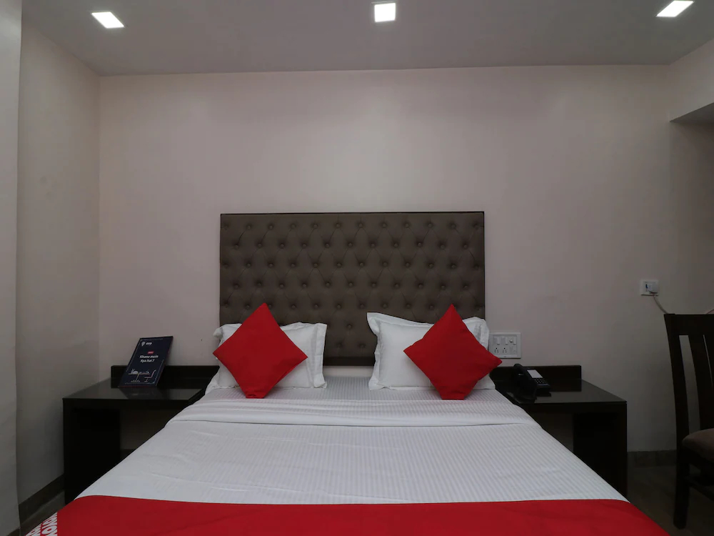 OYO 27802 Hotel Boom Room