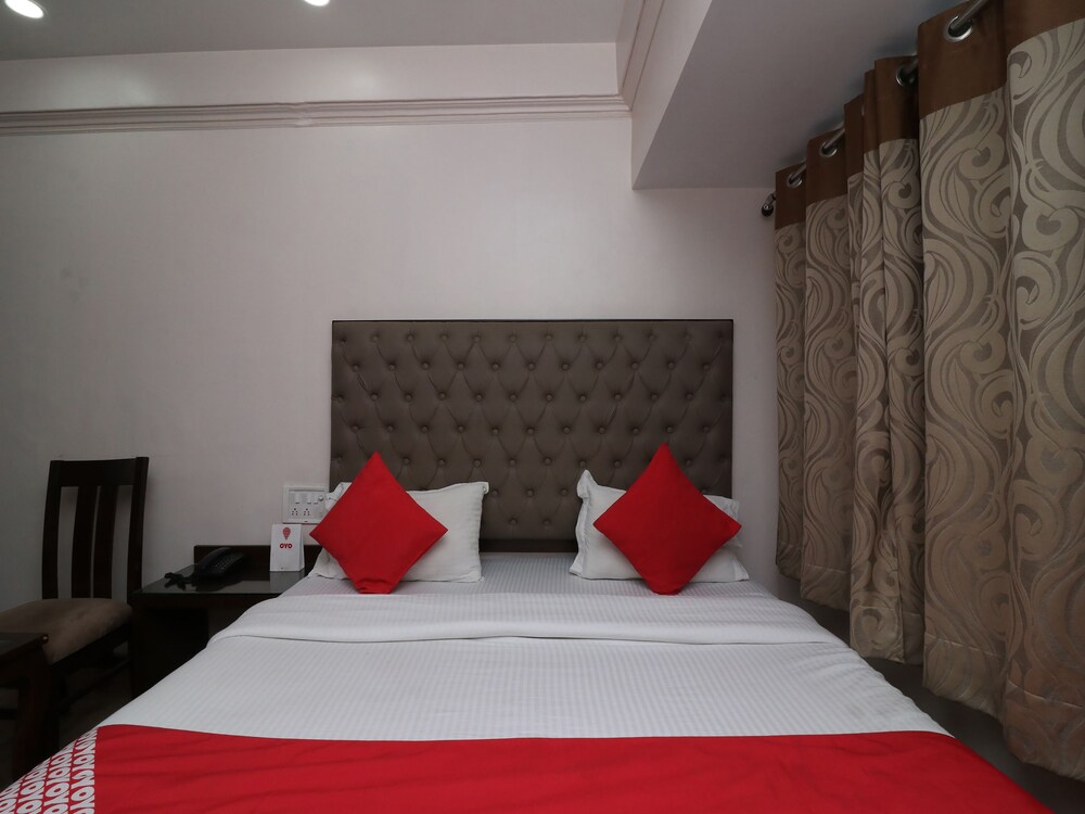 OYO 27802 Hotel Boom Room