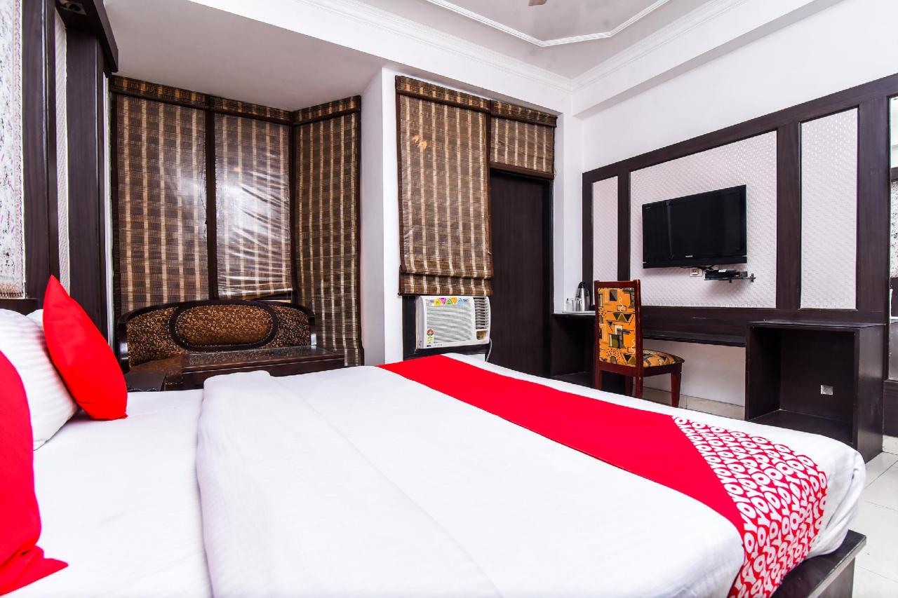 OYO 36465 Boom Room 5