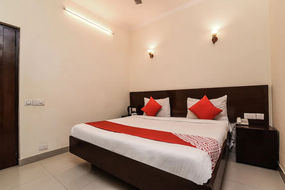 Collection O 16365 Delight Inn Near