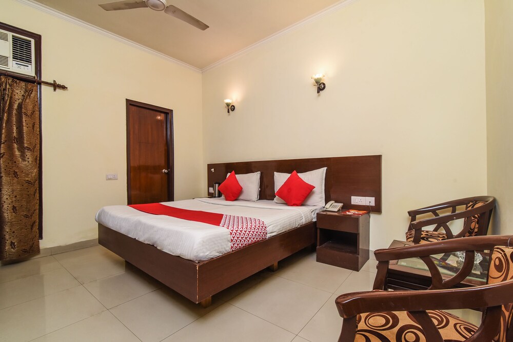 Collection O 16365 Delight Inn Near