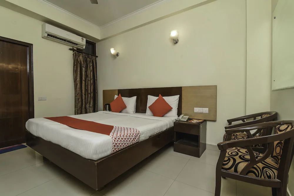 Collection O 16365 Delight Inn Near