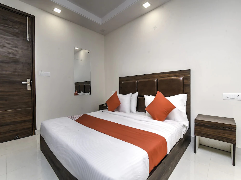OYO Flagship 22449 Rajouri Garden J block