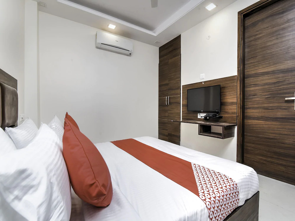 OYO Flagship 22449 Rajouri Garden J block